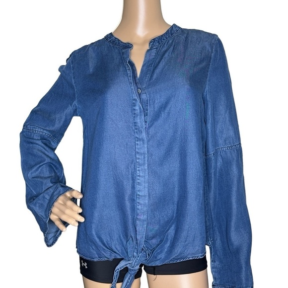Harper Tops - Harper Francesca's denim tie top NWT Small